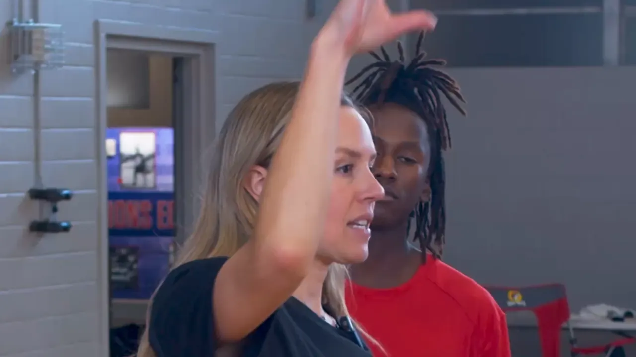 Caitlyn Donahue, a TVI Trainer, showing an athlete an arm swing